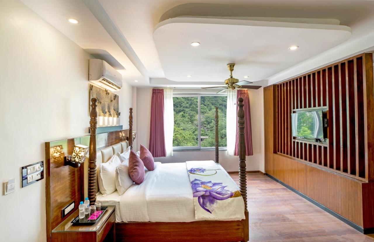 Regenta Inn On The Ganges Ришикеш Экстерьер фото
